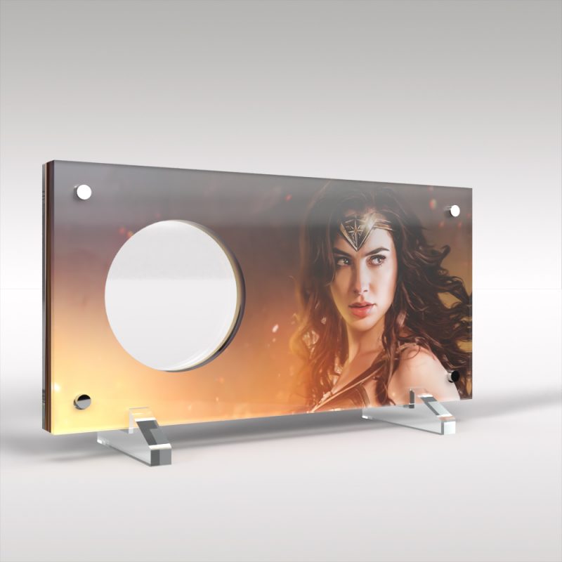 Wonder Woman 44mm Commemorative Perspex Display - Image 2