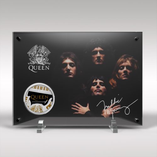 2020 Royal Mint Queen Five Pound Coin in Display